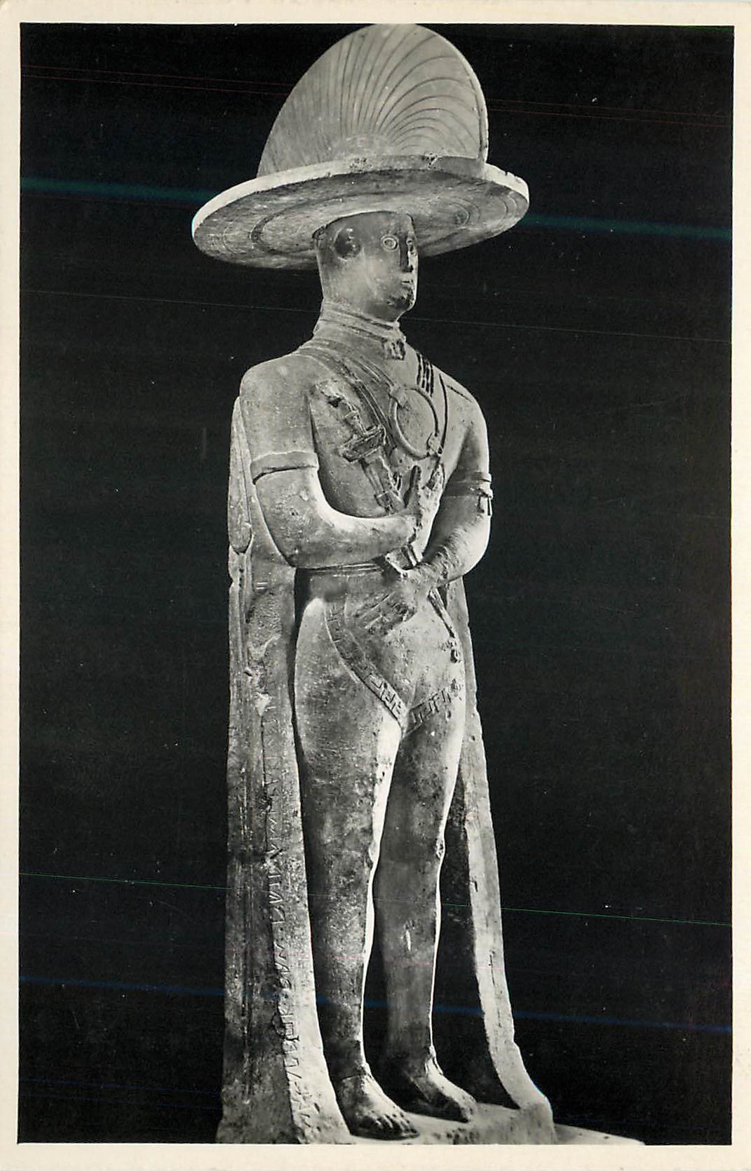 CPA Roma Museo di Villa Gi lia Il Guerriero di Capestrano (Scultura in pietra del VI sec a C)