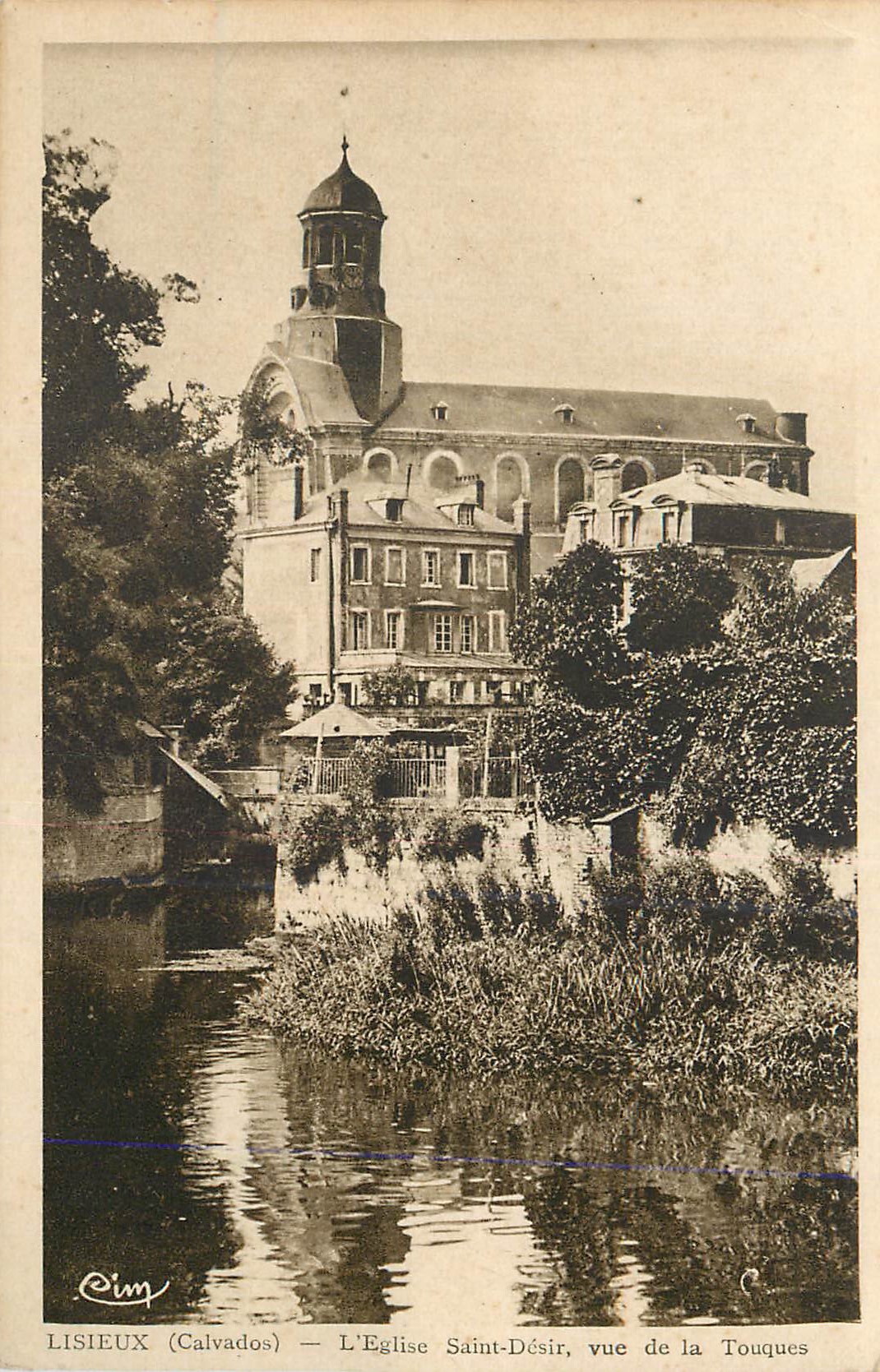 CPA Lisieux (Calvados) L'Eglise Saint Desir Vue de la Touques