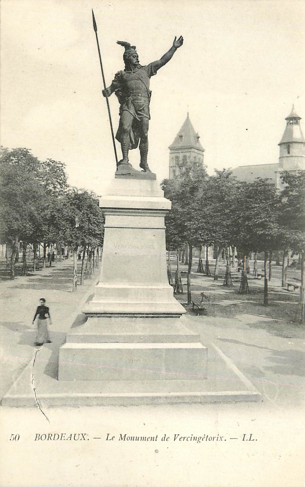CPA Bordeaux Le Monument de Vercingetorix