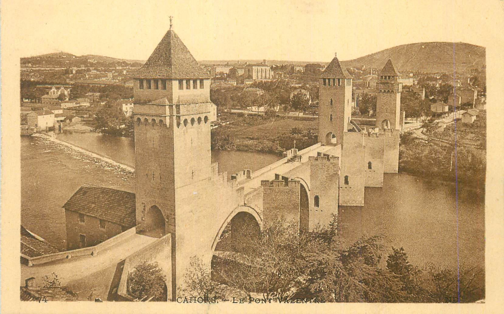 CPA Cahors Panorama du Pont Valentre