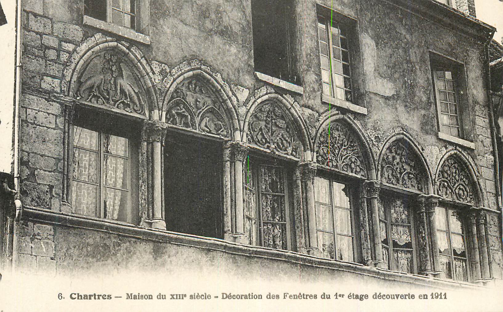 CPA Chartres Maison du XIIIe siecle Decoration des Fenetres du 1er etage decouverte en 1911