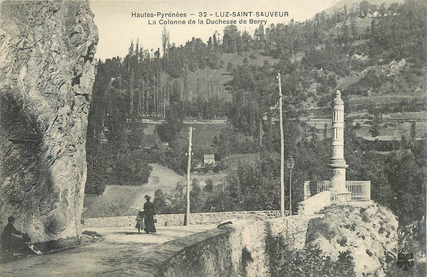 CPA Hautes Pyrenees Luz Saint Sauveur La Colonne de la Duchesse de Berry