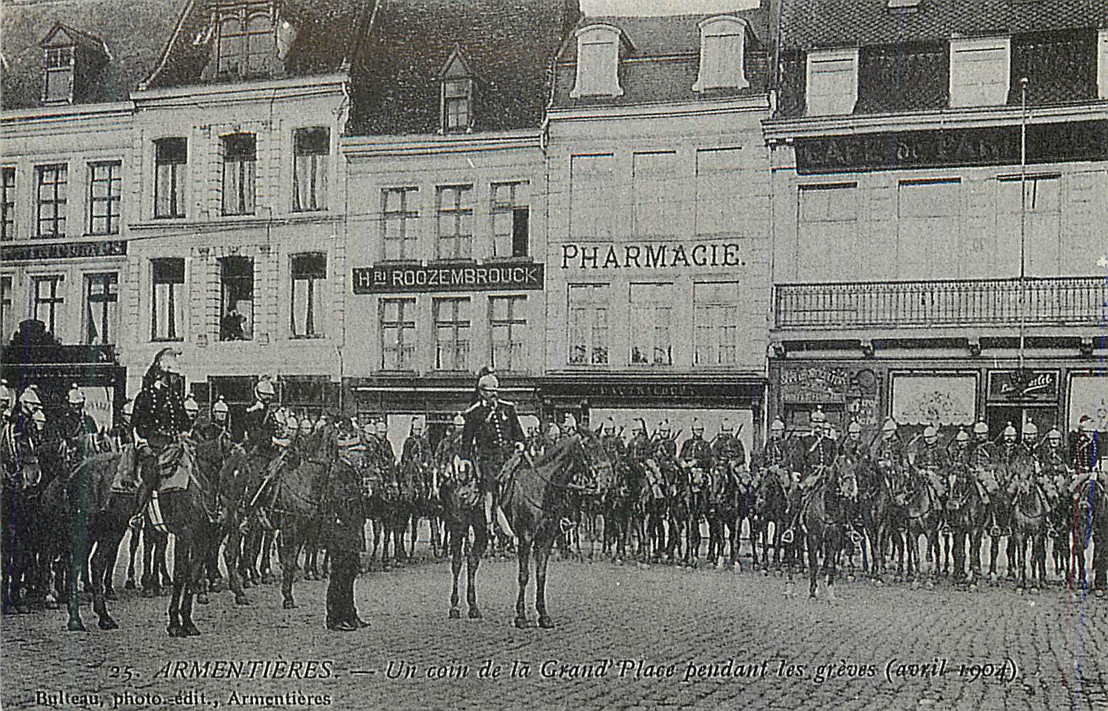 REPRO Armentieres Un coin de la Grand Place pendant les greves (avril 1902)