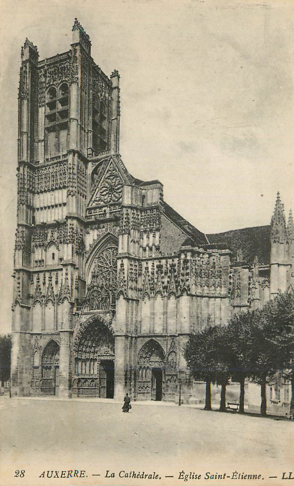CPA Auxerre La Cathedrale Eglise Saint Etienne