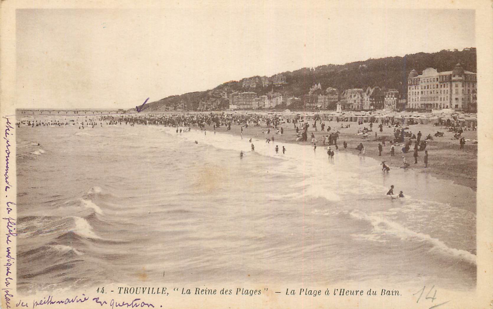 TROUVILLE, "La Reine des Plages" — La Plage à l'Heure du Bain