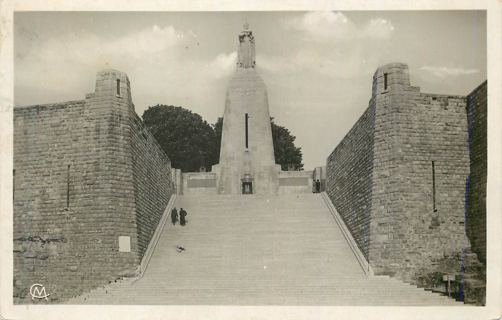 CPM Monument A la Victoire et aux Soldats de Verdun Militaria