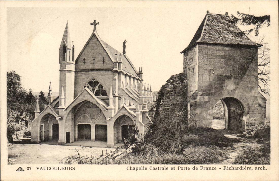 Vaucouleurs CPA Chapelle castrale et porte de France Richardiere architecte