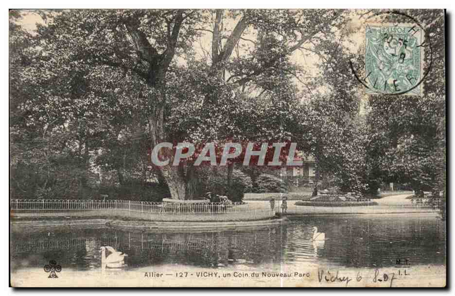 Vichy CPA Un coin du nouveau parc