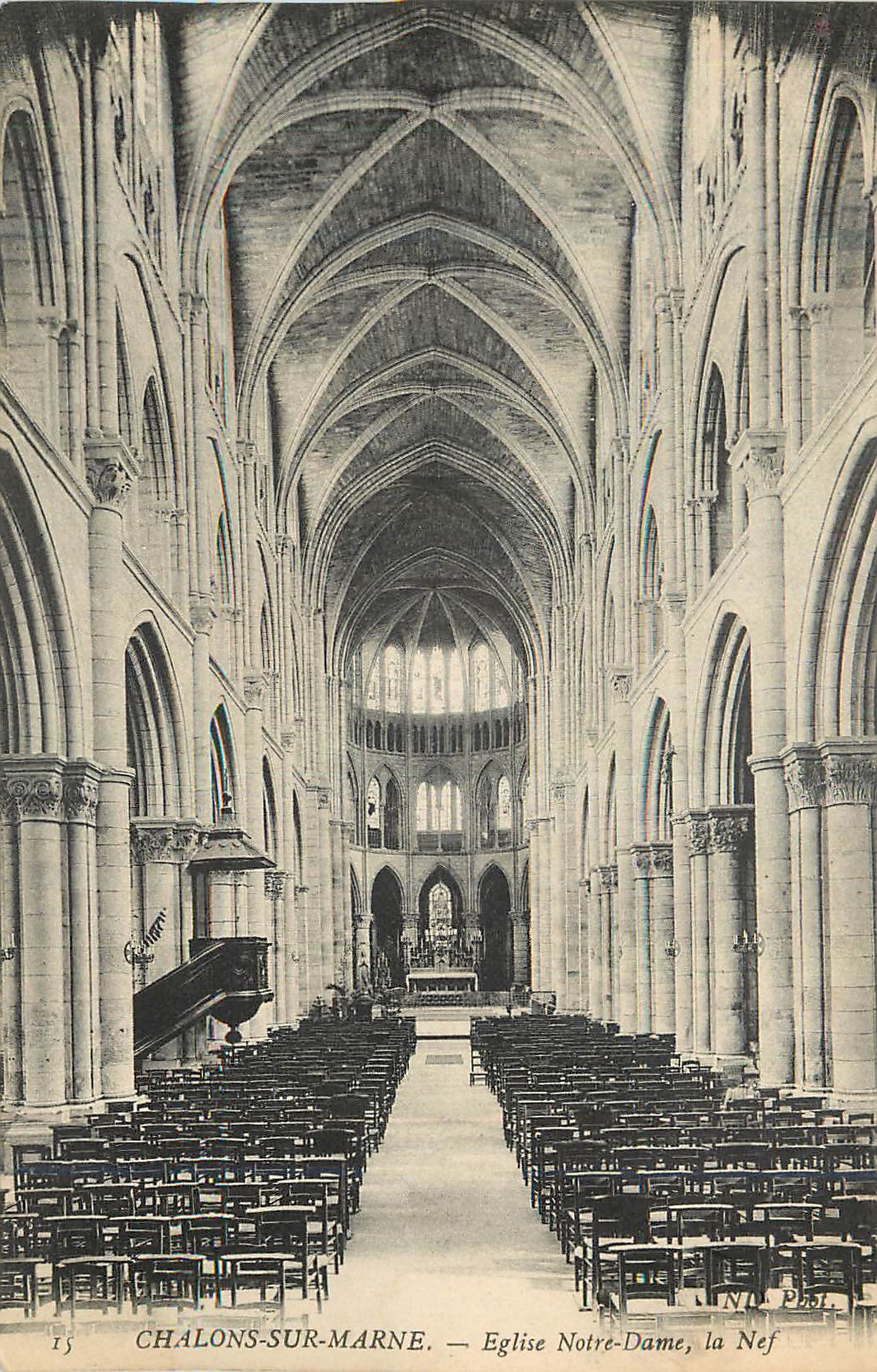 CPA Chalons sur Marne Eglise Notre Dame La Nef