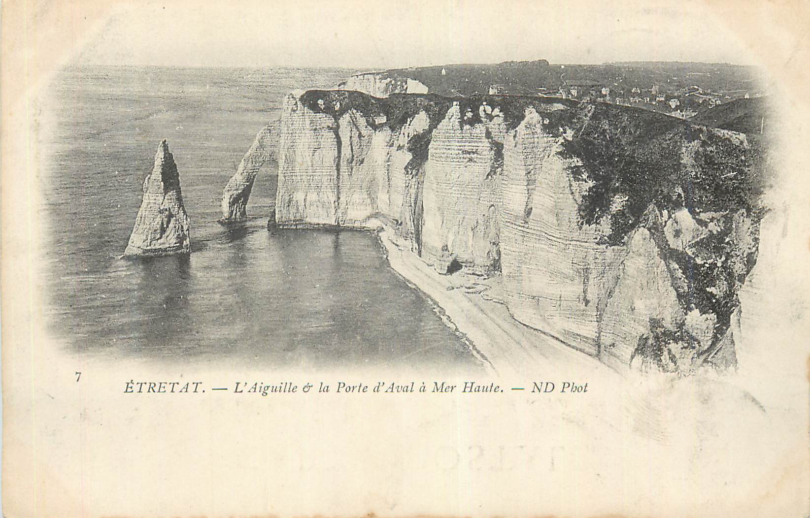 CPA Etretat L'Aiguille et la Porte d'Aval a Mer Haute