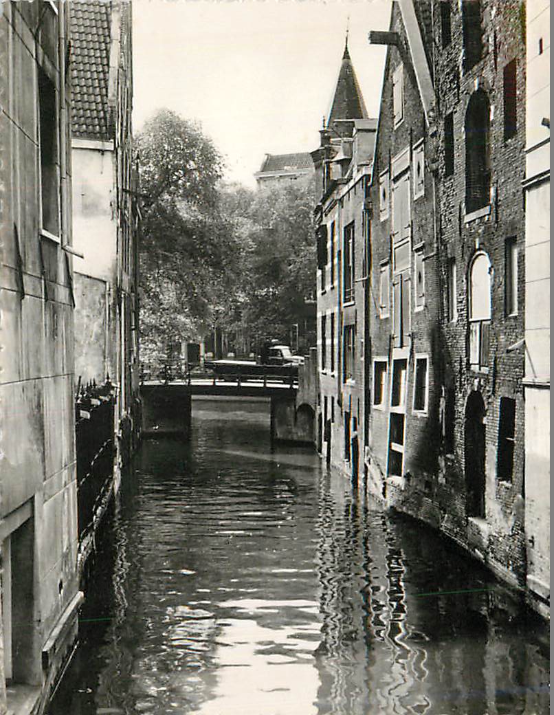 Canal à Amsterdam — vue en perspective — éditeur non identifiable
