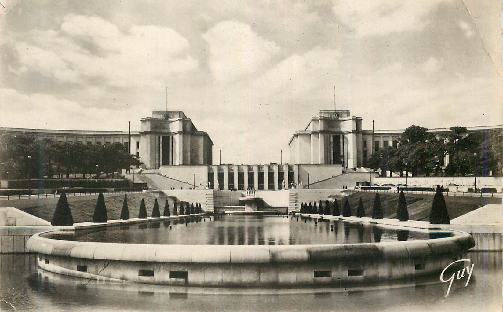 Palais de Chaillot — vue du bassin et des façades — éditeur Guy