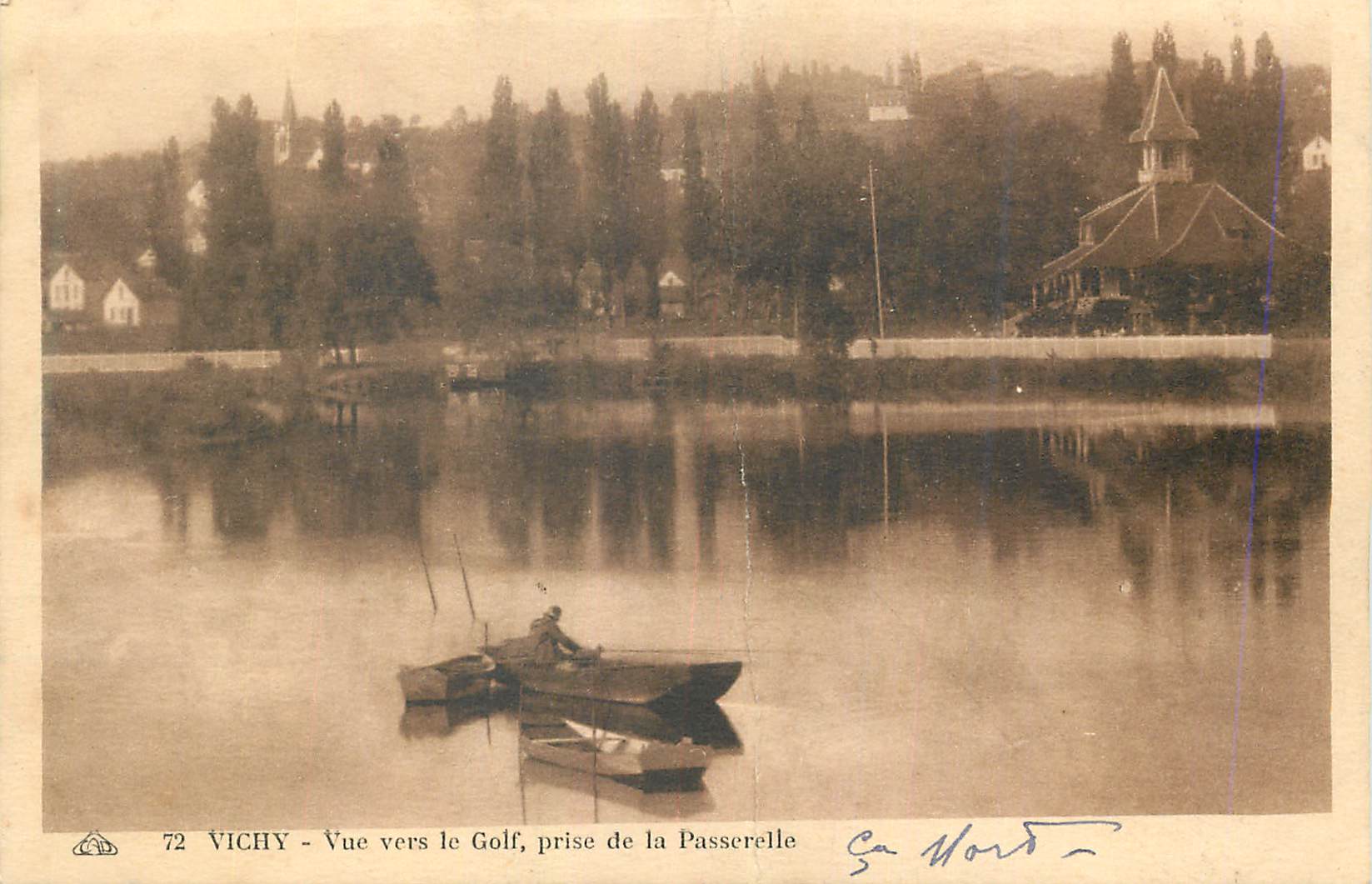 CPA Vichy Vue vers le Golf prise de la Passerelle Peche