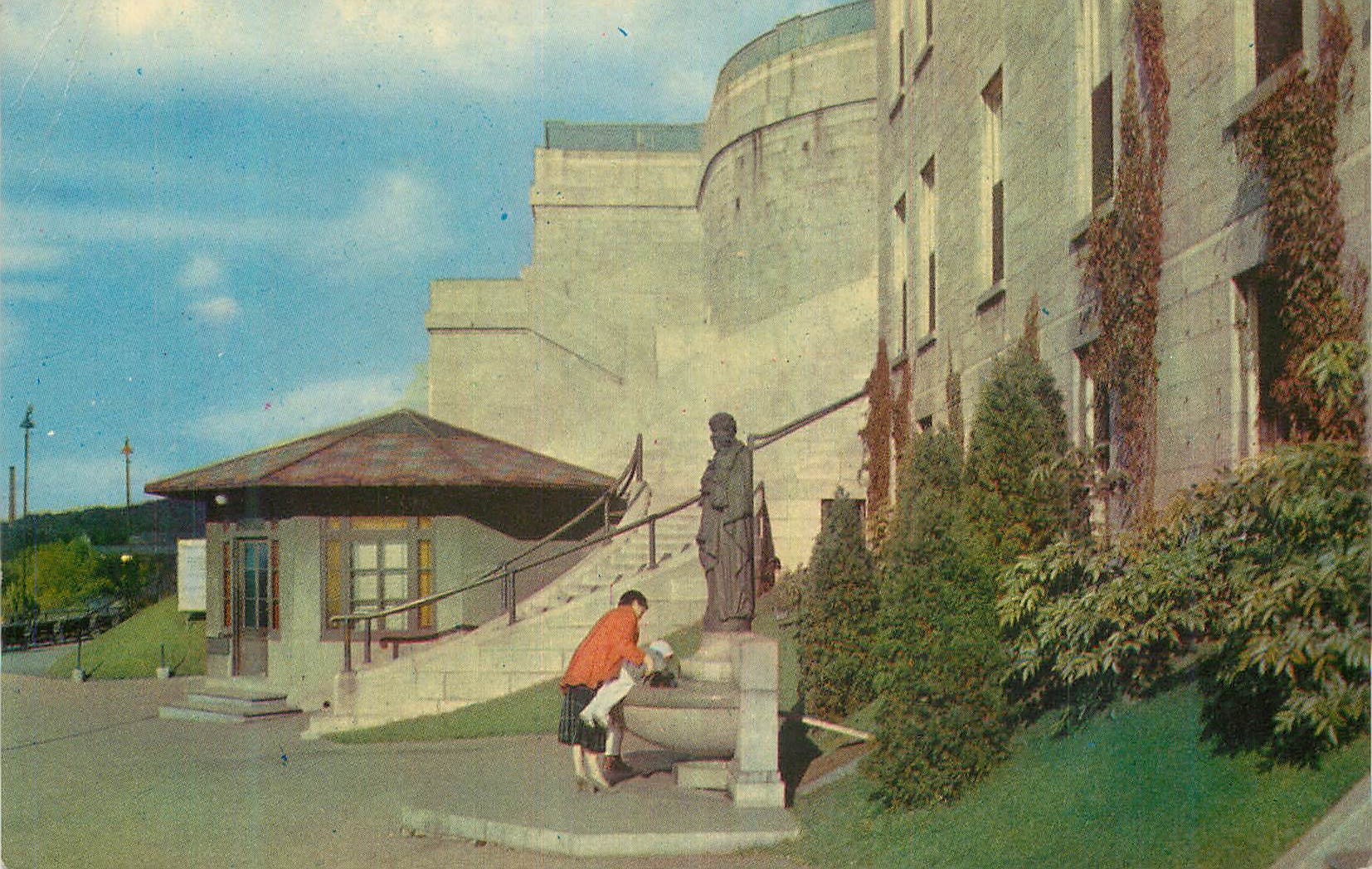 CPM Oratoire Saint Joseph du Mont Royal Une vue de l'Esplanade Superieur