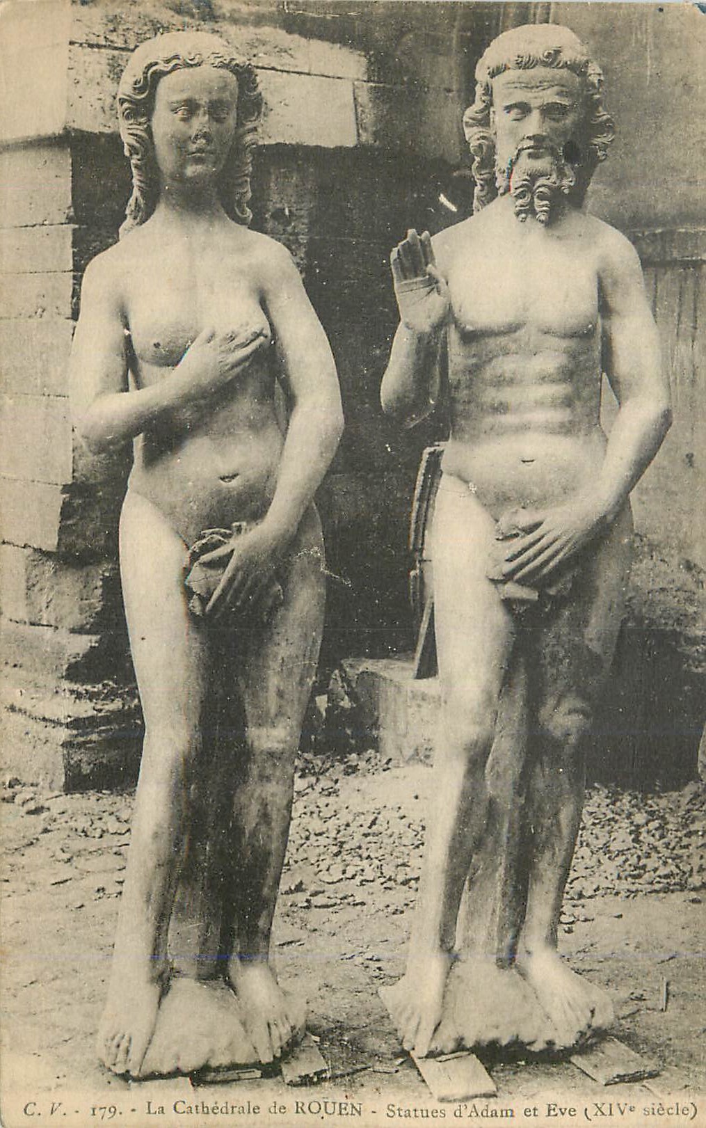 CPA La Cathedrale de Rouen Statues d'Adam et Eve (XIVe Siecle)
