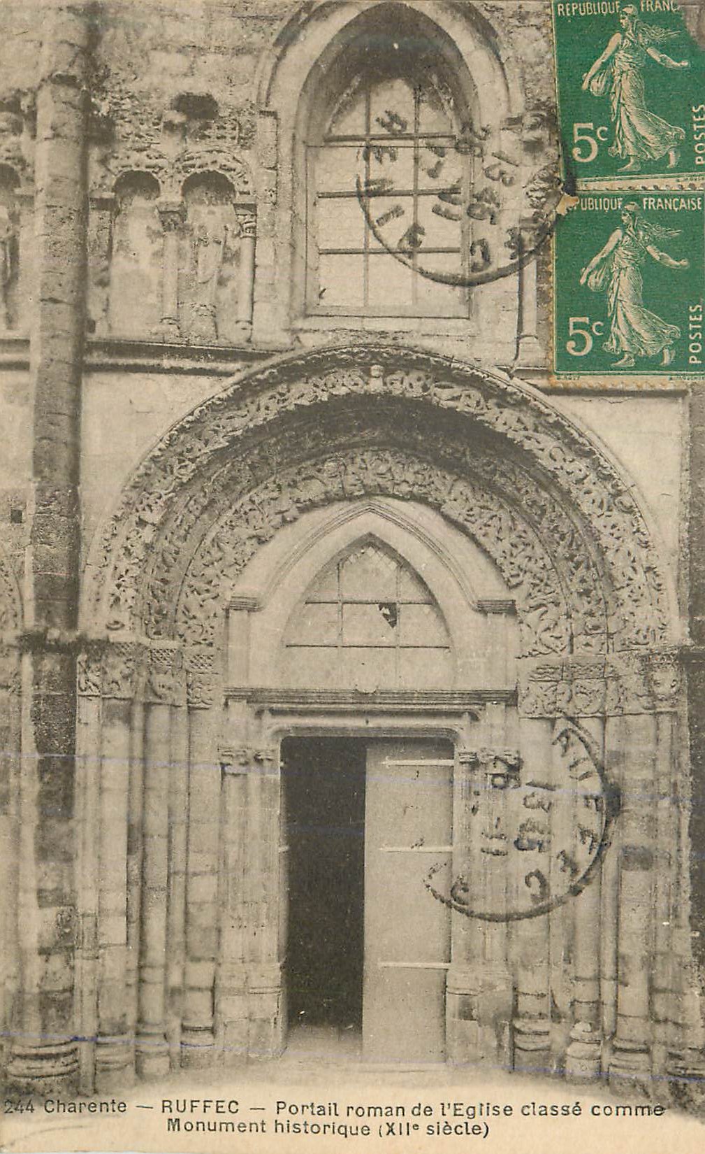 CPA Charente Ruffec Portail Romain de l'Eglise Classe Comme Monument Historique (XIIe Siecle)