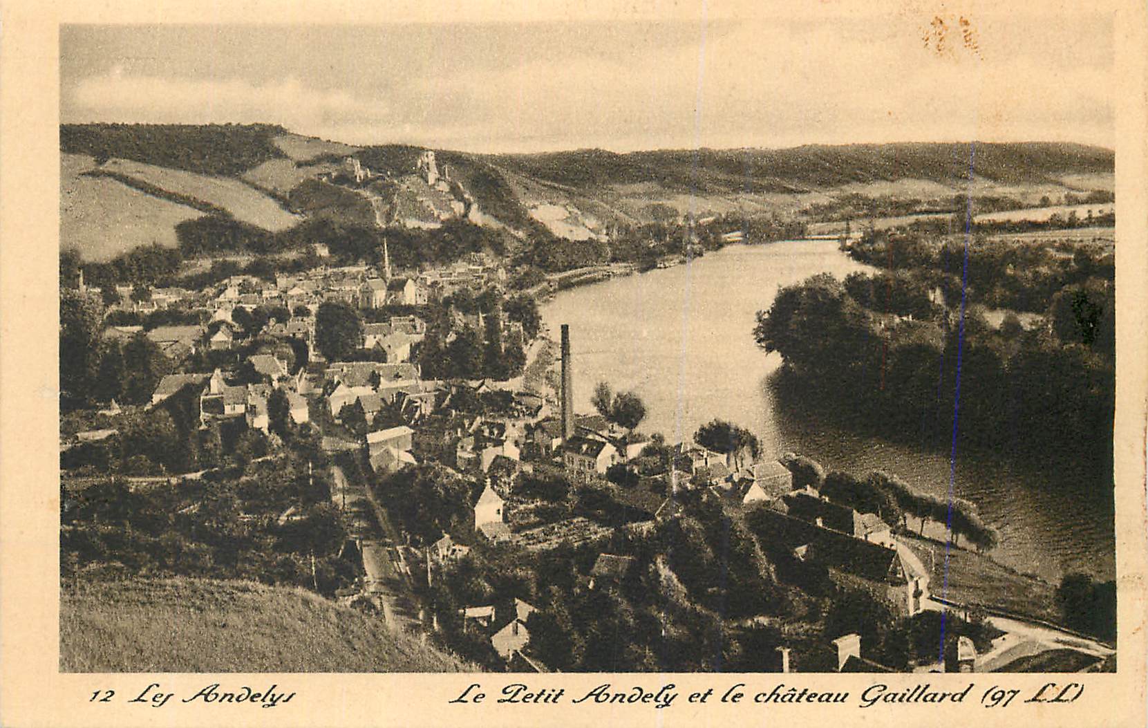 Le Petit Andely et le château Gaillard — vue aérienne — (97 LL)