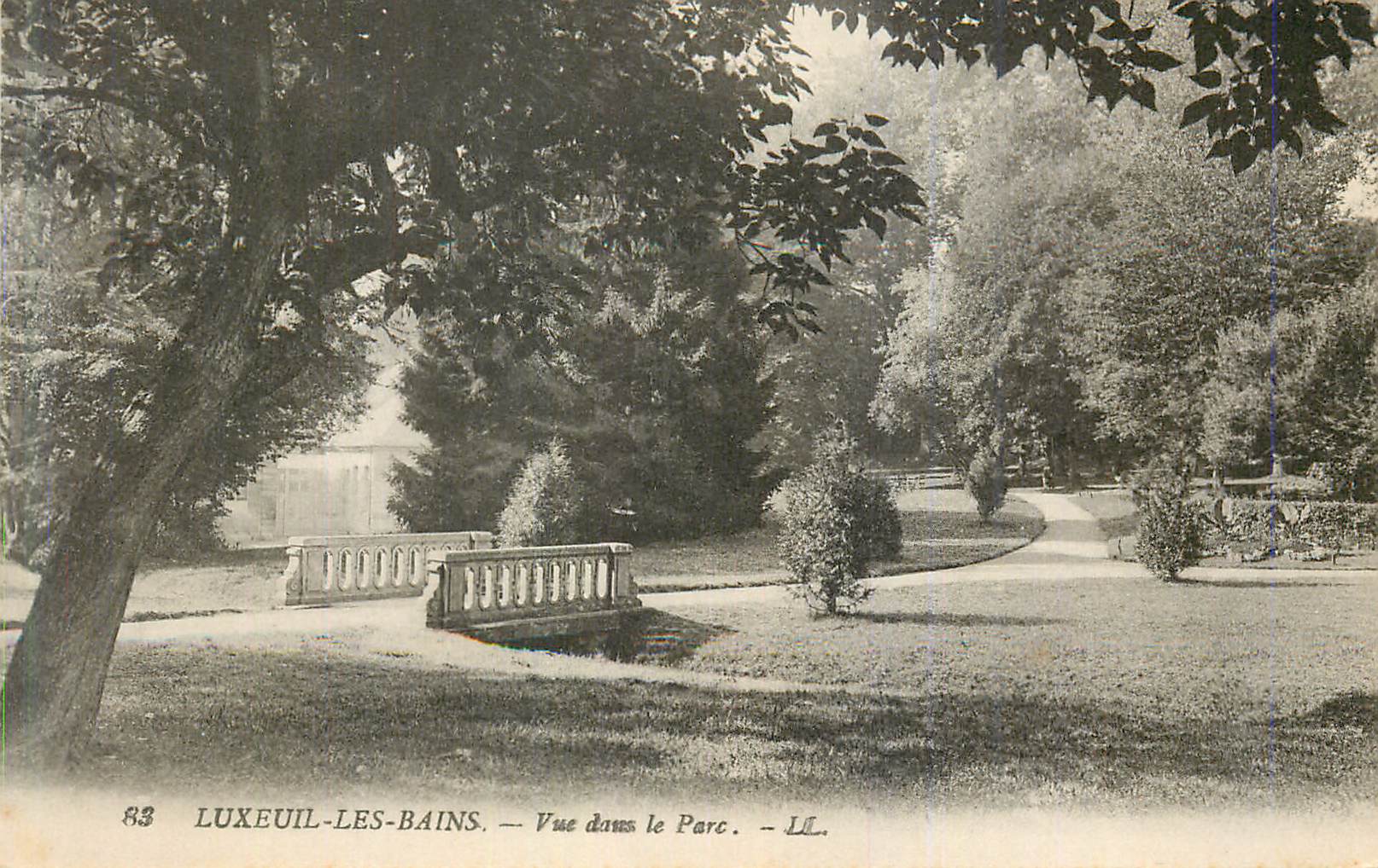 CPA Luxeuil les Bains Vue dans le Parc