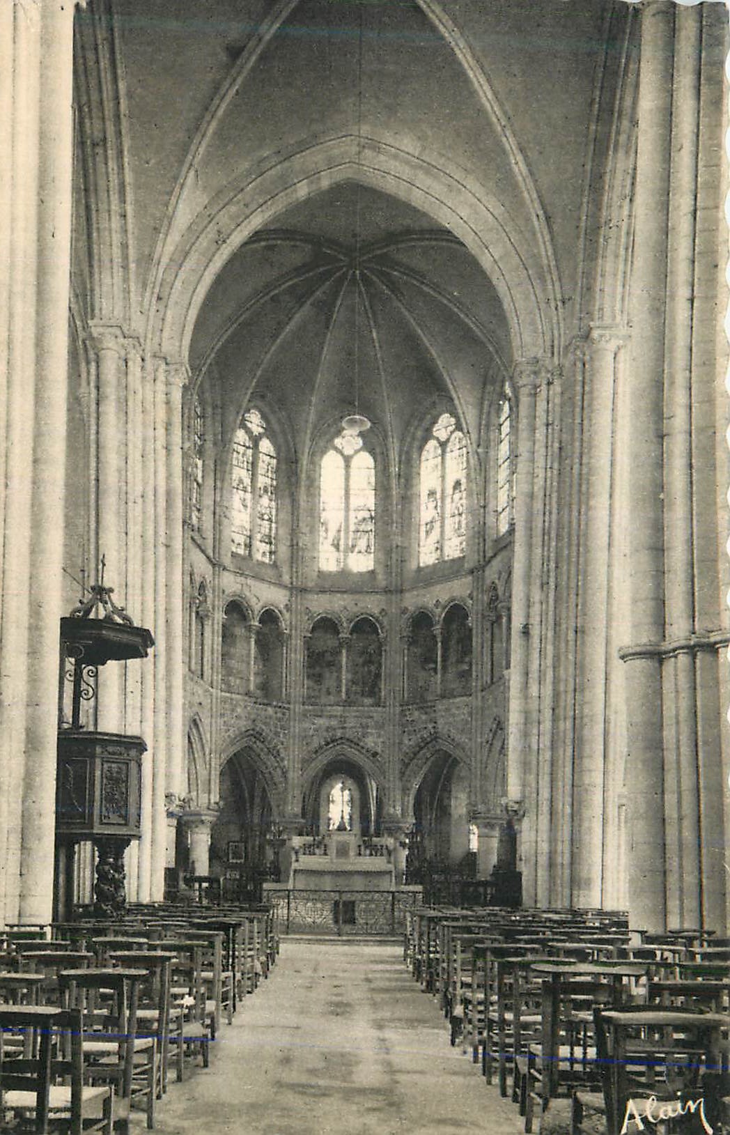Intérieur de la cathédrale — vue de la nef et du chœur — Alain - Recto