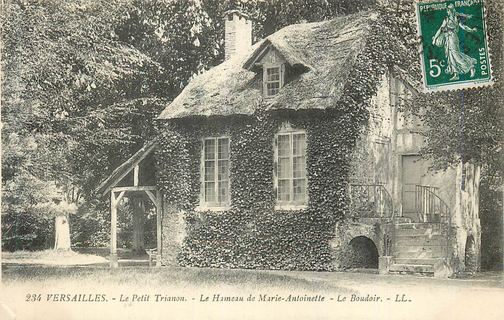 CPA Versailles Le Petit Trianon Le Hameau de Marie Antoinette Le Boudoir