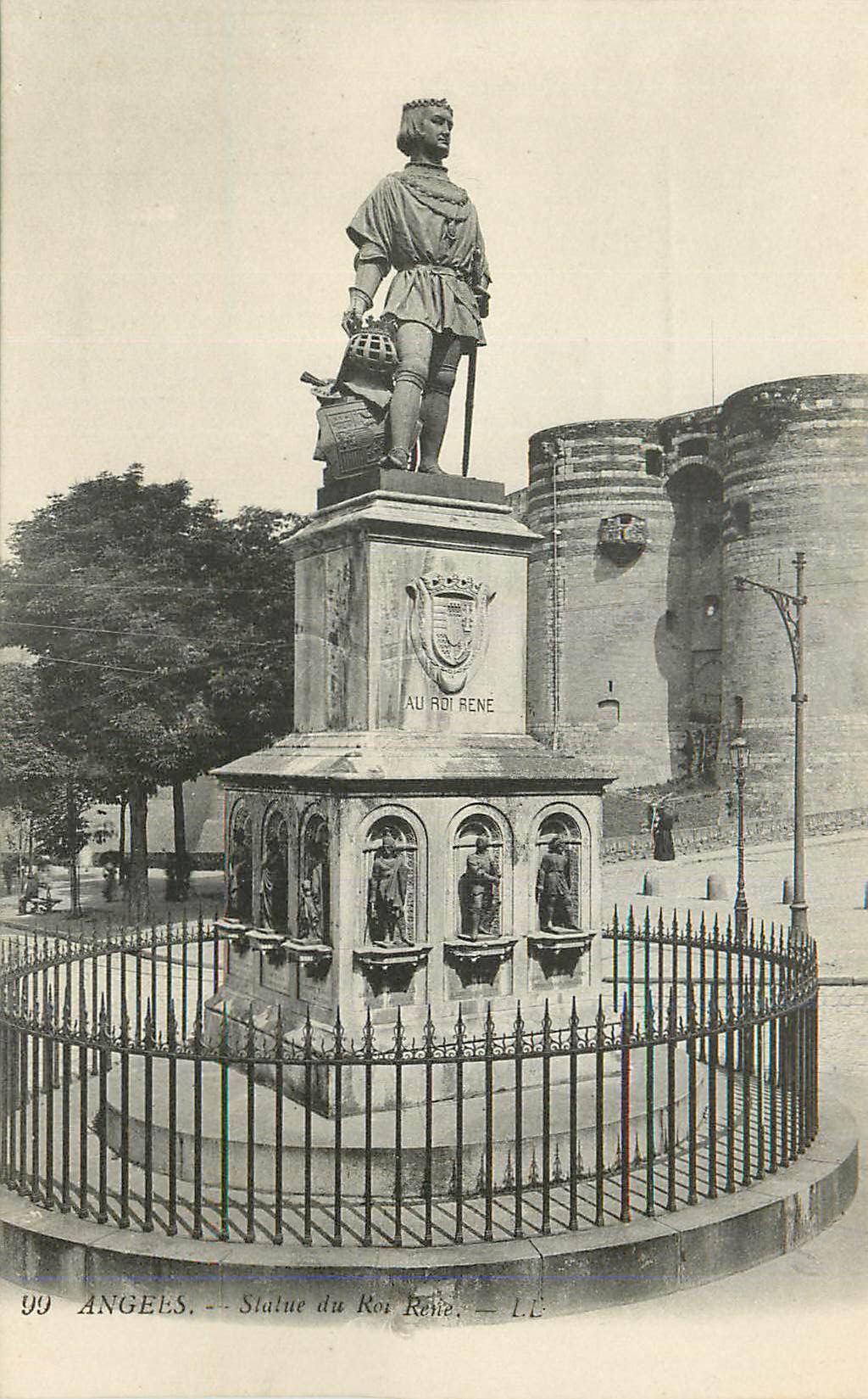 CPA Angers Statue du Roi Rene