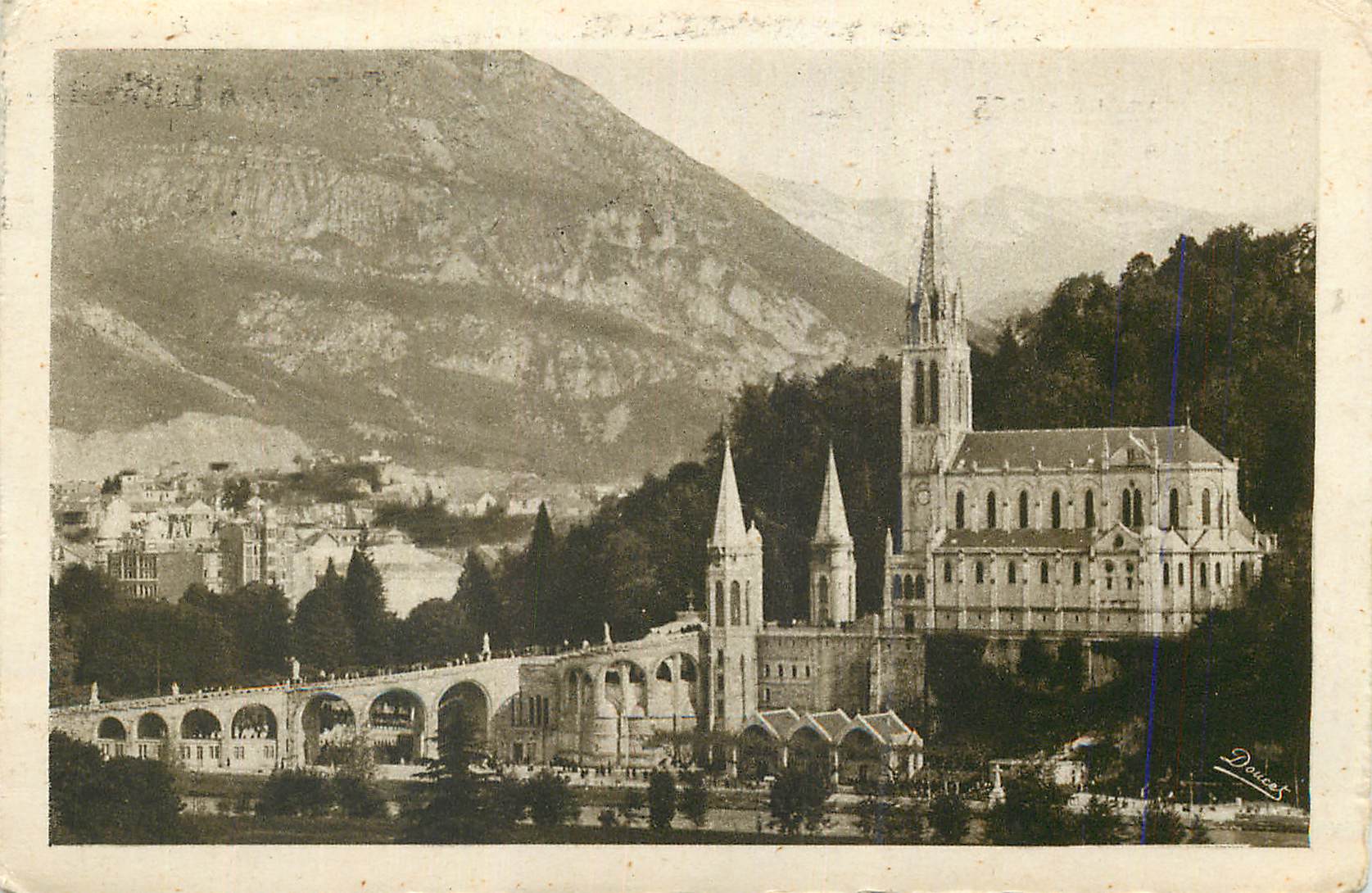 Église Saint-Pierre d'Annecy — vue panoramique — Douces