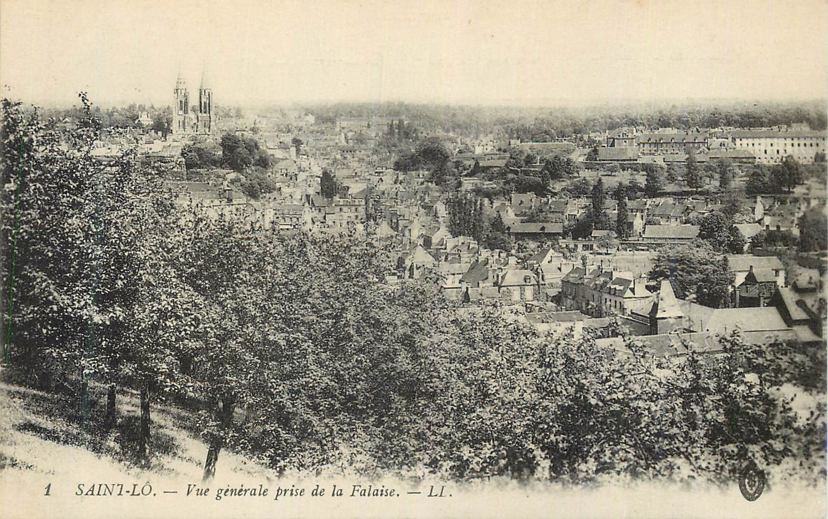 CPA Saint Lo Vue Generale prise de la Falaise