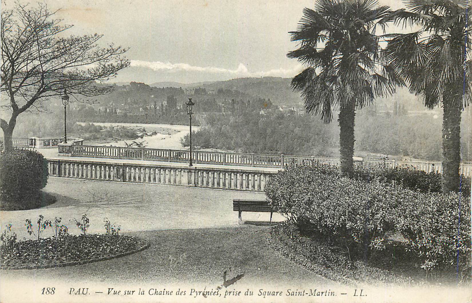 Pau — Vue sur la Chaîne des Pyrénées, prise du Square Saint-Martin — LL. n° 188