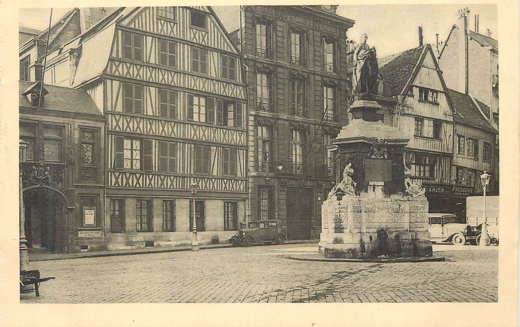 CPA Rouen Place de la Pucelle