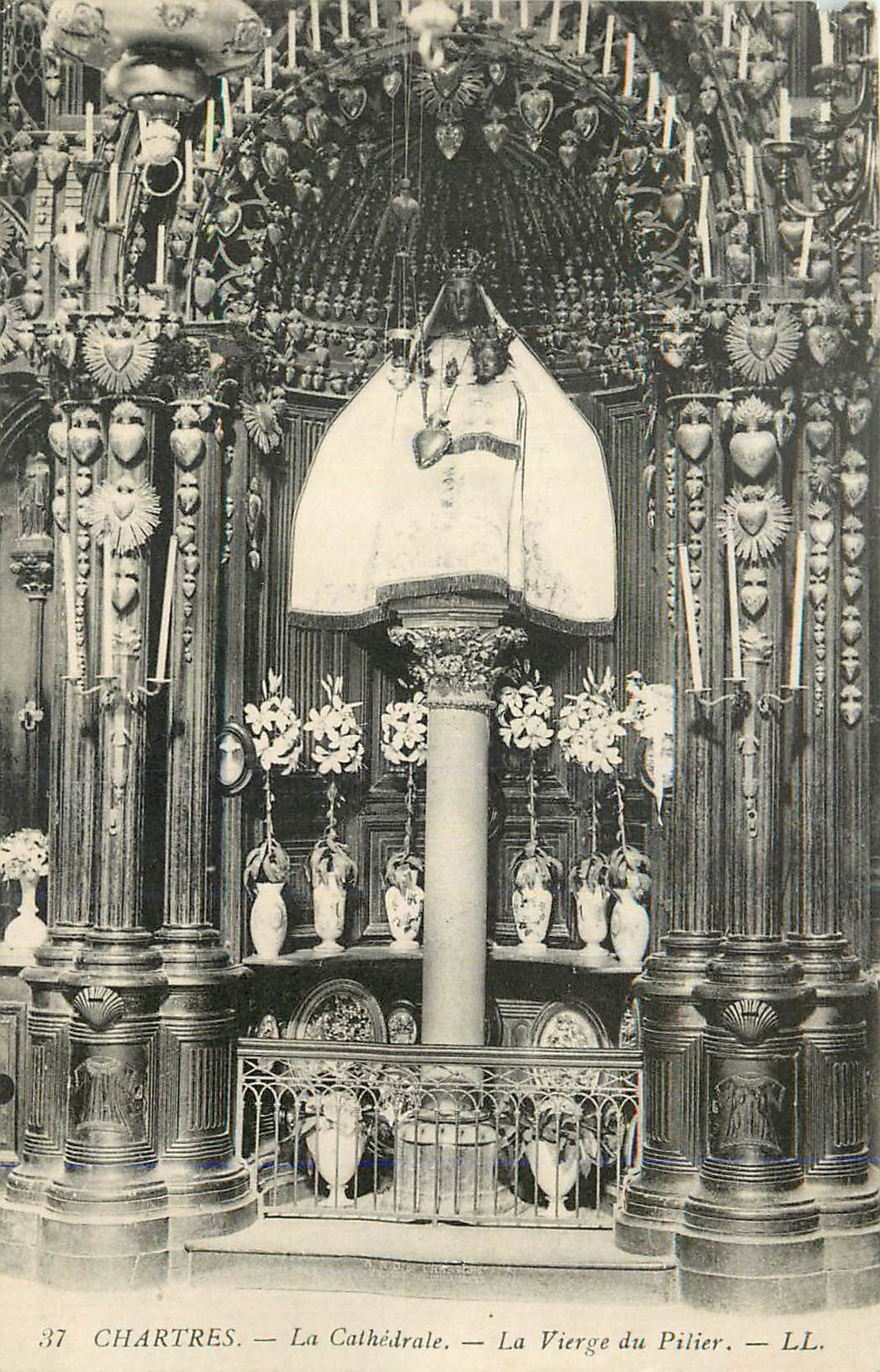 CPA Chartres La Cathedrale La Vierge du Pitier