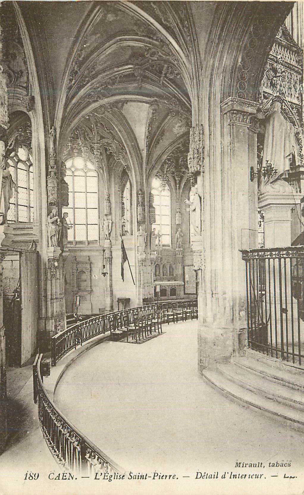 Caen — L'Église Saint-Pierre — Détail d'intérieur — Mirault, tabacs