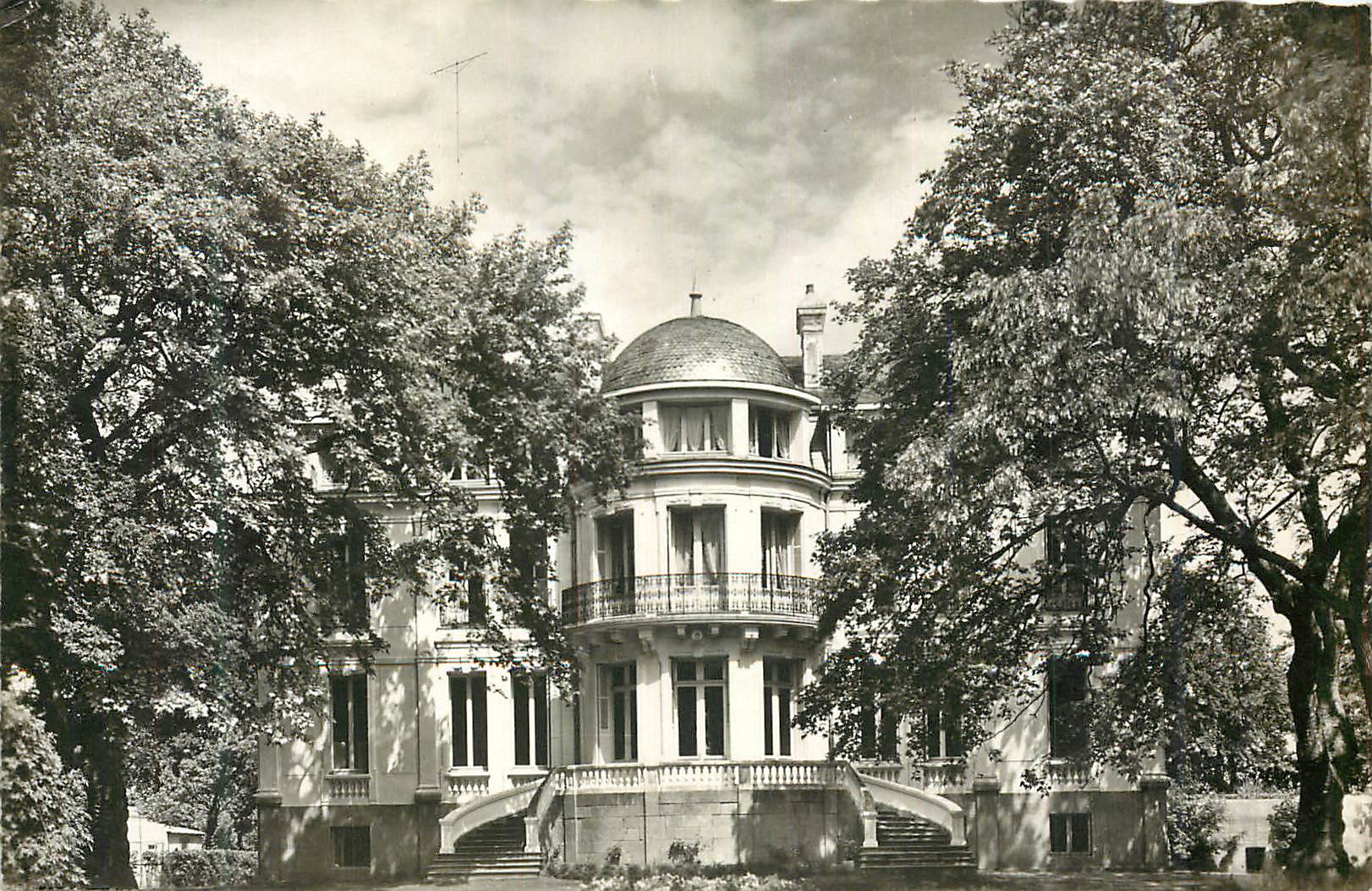 CPM Calais Le Chateau des Dunes