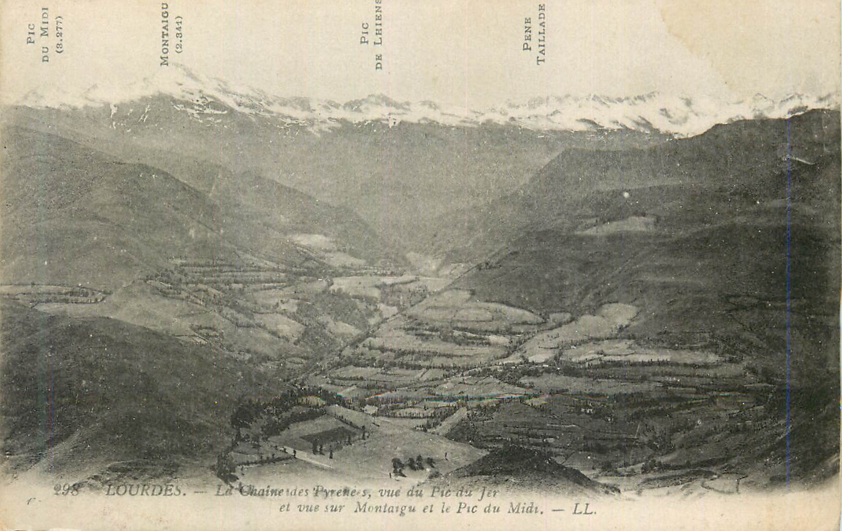 CPA Lourdes La Chaine des Pyrenees vue du Pic du Jer