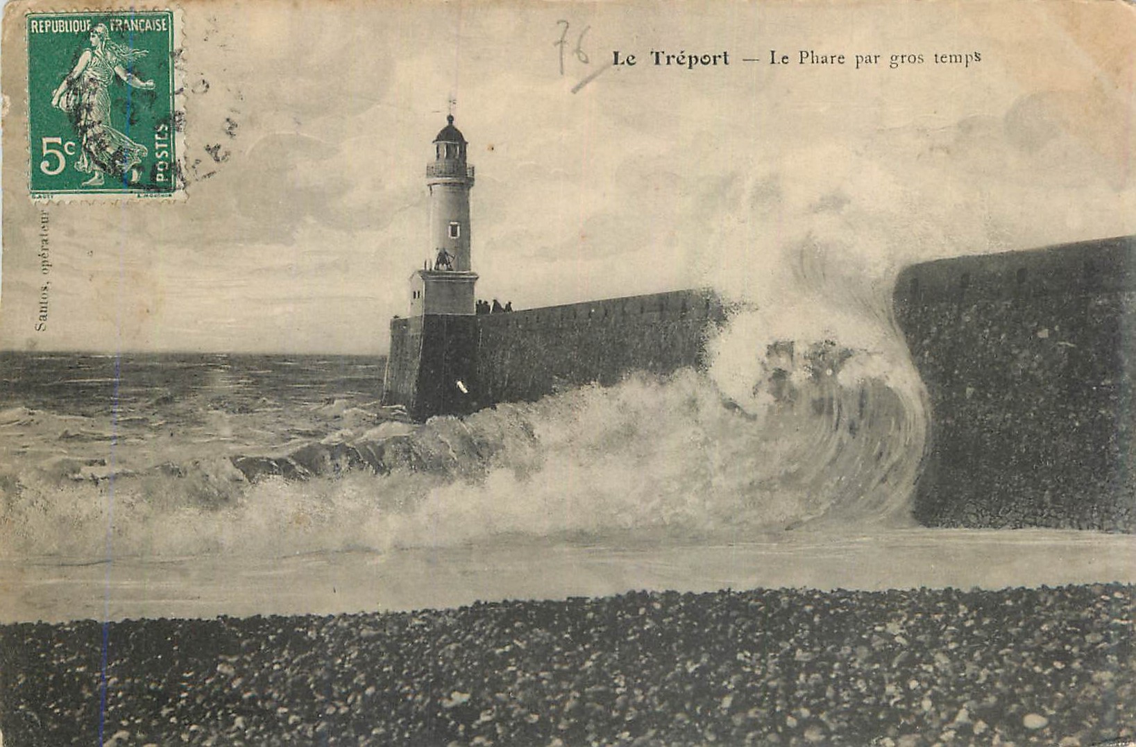 CPA Le Treport Le Phare par Gros Temps