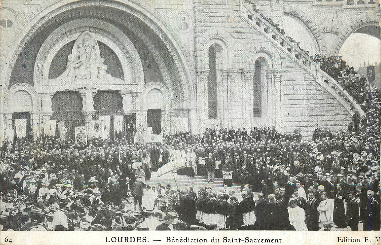 CPA Lourdes Benediction du Saint Sacrement