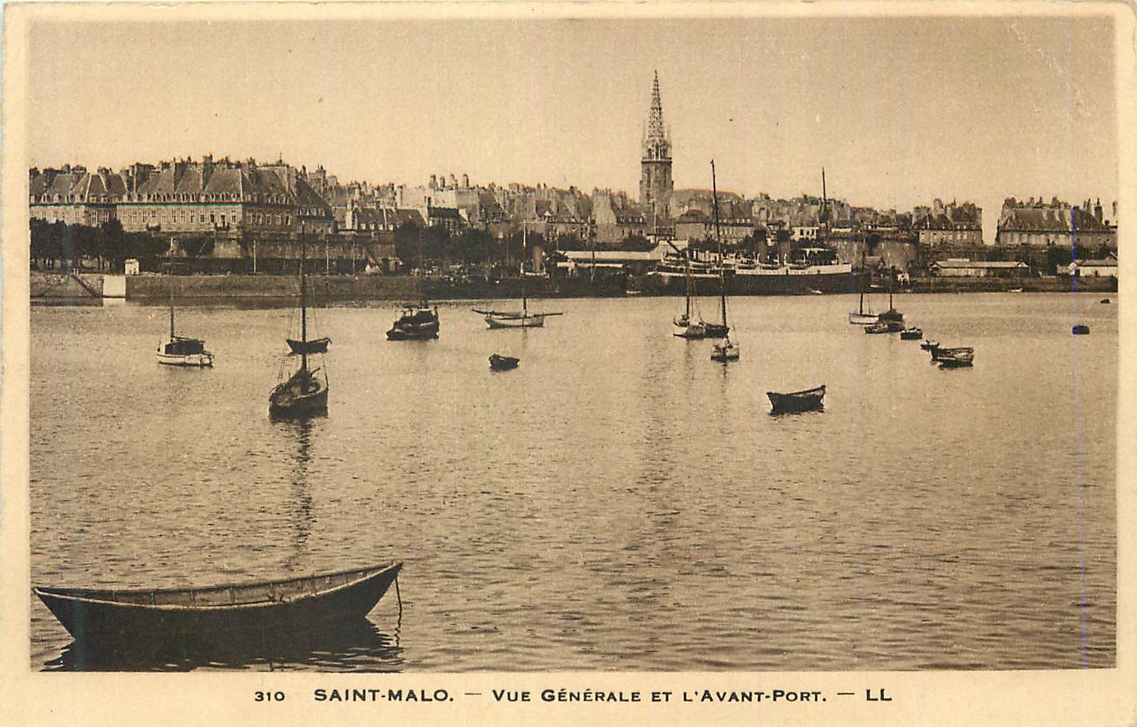 CPA Saint Malo Vue Generale et l'Avant Port