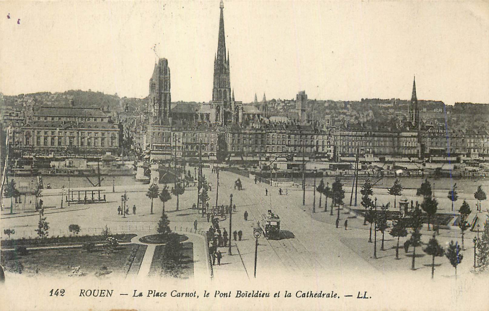 CPA Rouen La Place Carnot Le Pont Boieldieu et la Cathedrale Tramway