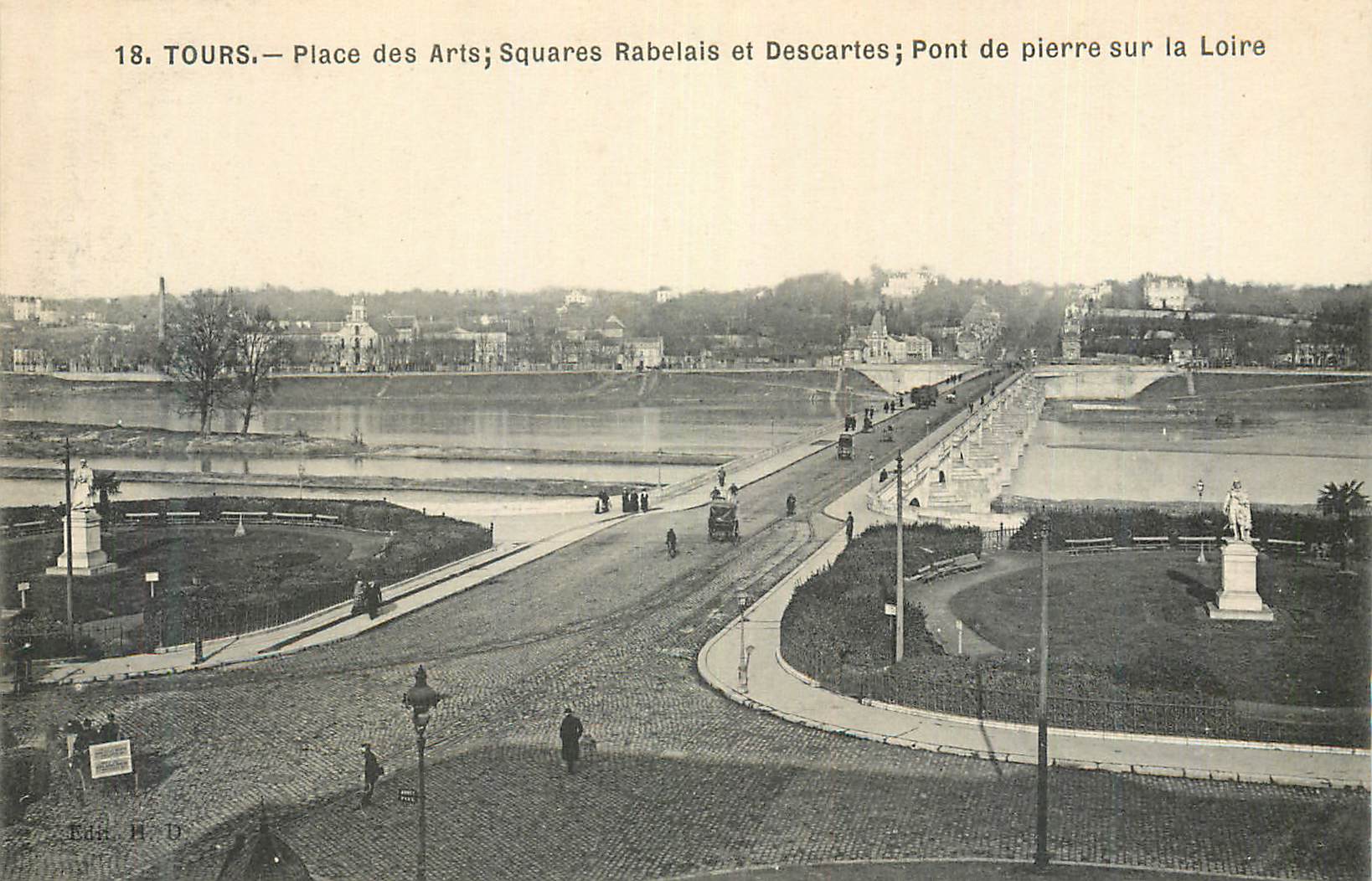 CPA Tours Place des Arts Squares Rabelais et Descartes Pont de Pierre sur la Loire
