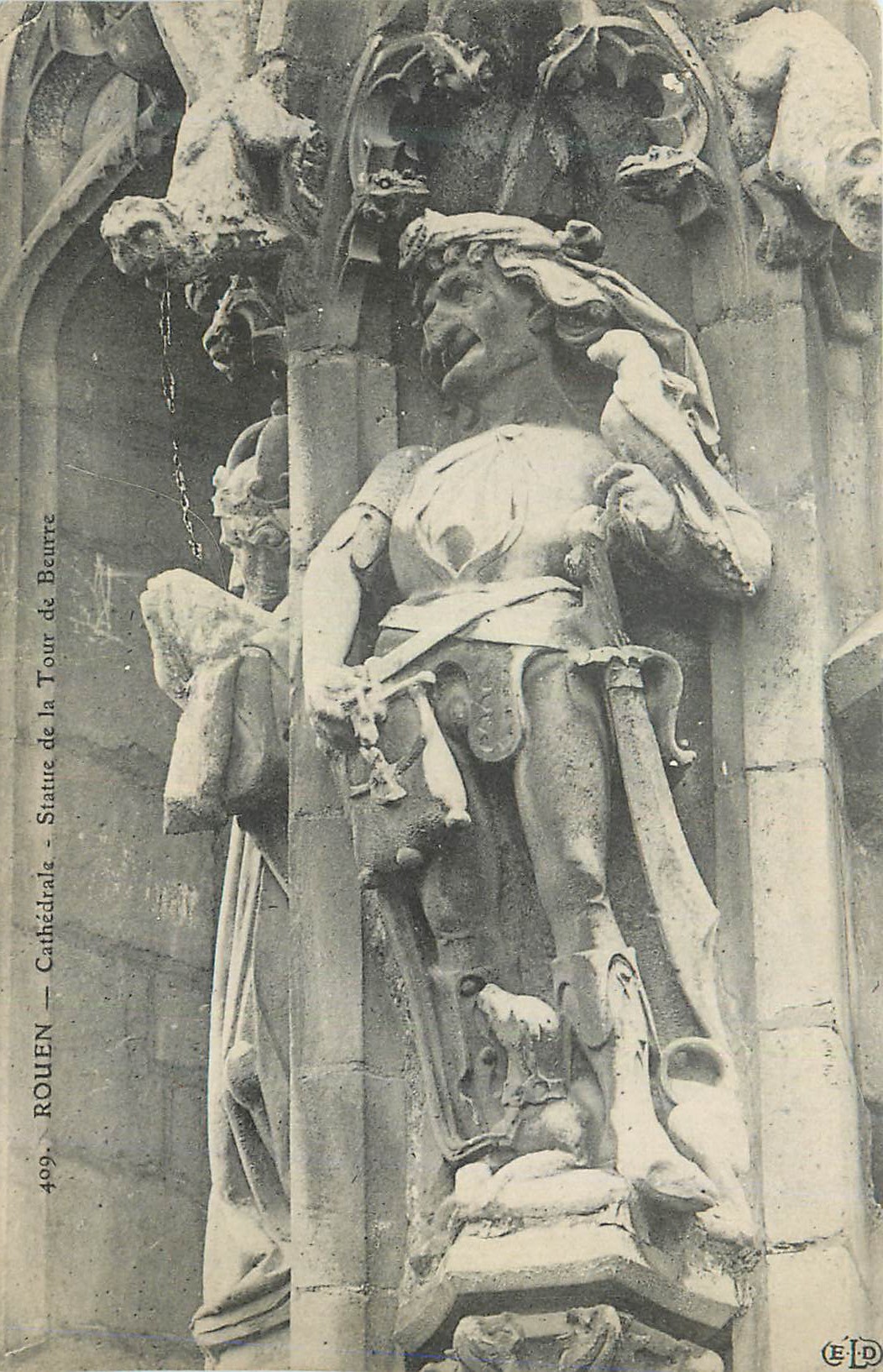 CPA Rouen Cathedrale Statue de la Tour de Beurre