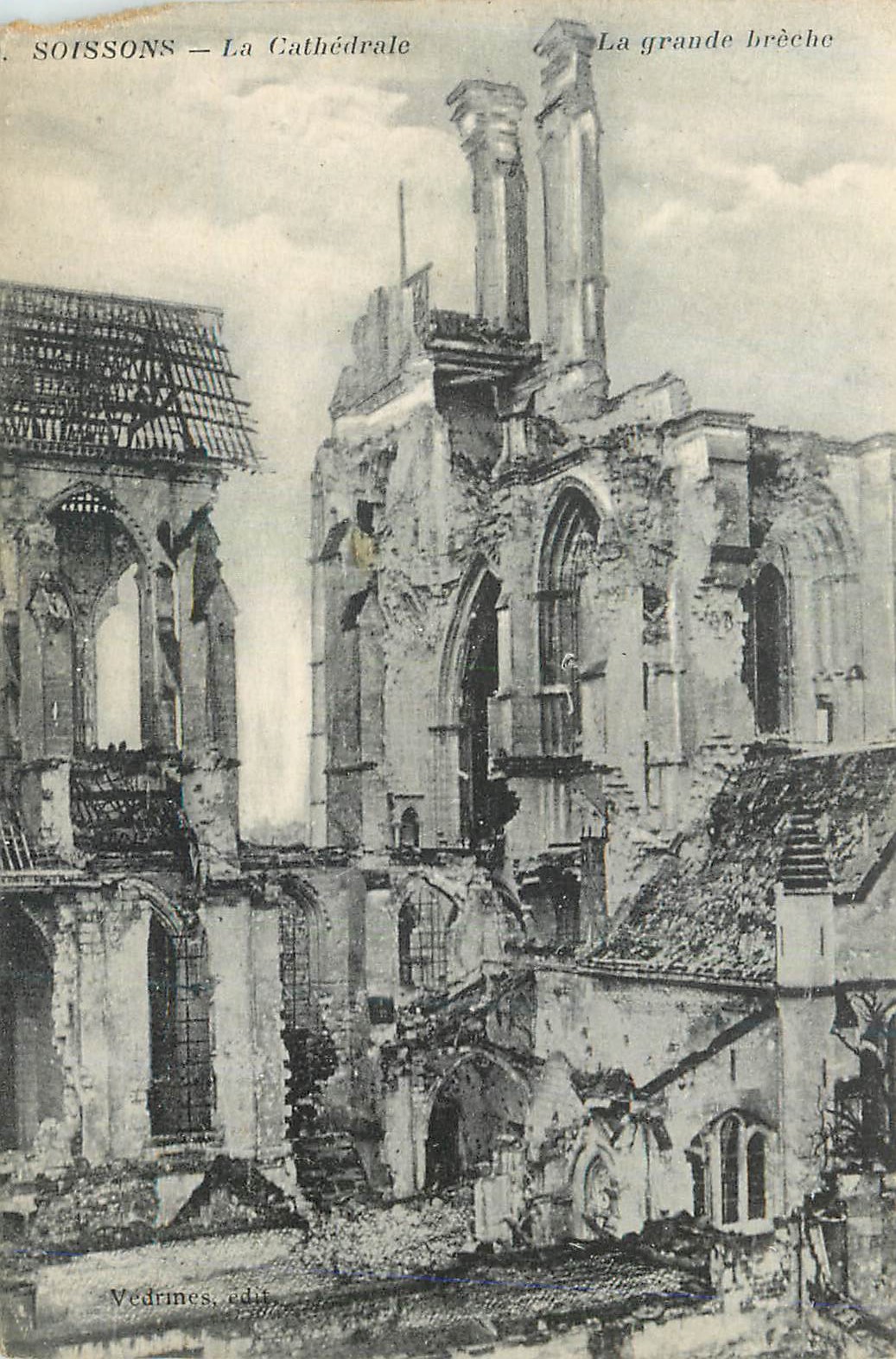 CPA Soissons la Cathedrale la Grande Breche