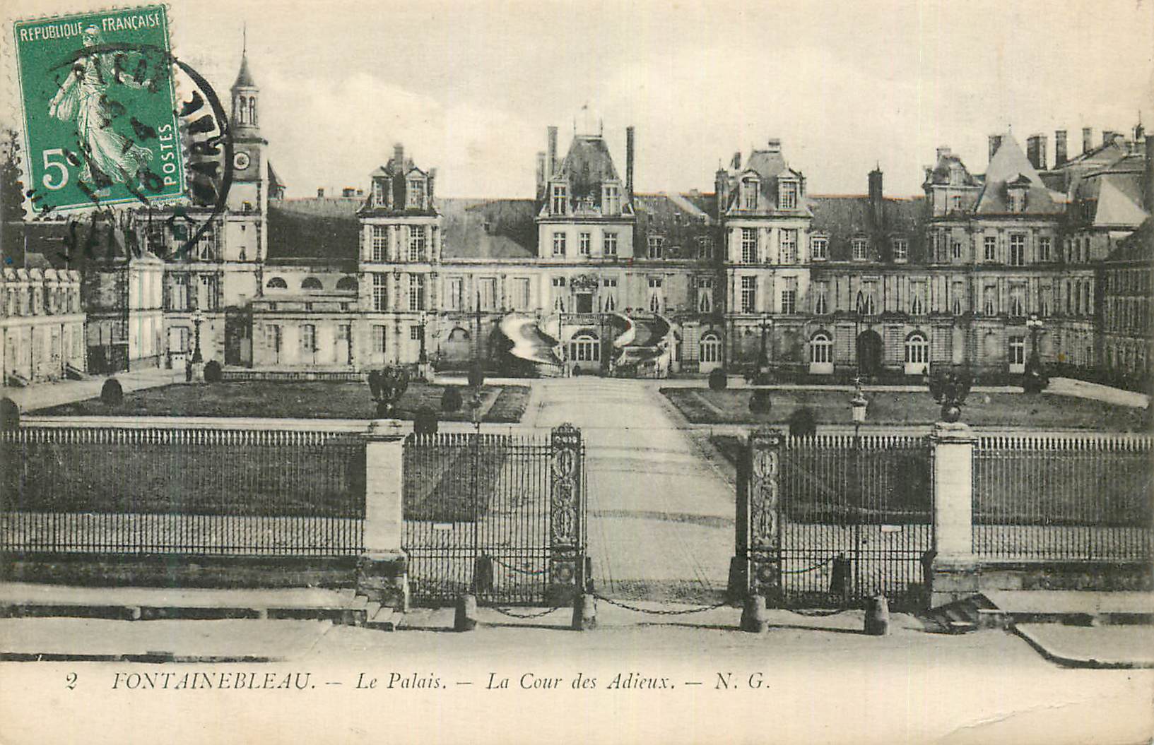 Fontainebleau — El Palacio — La Cour des Adieux — N.G.