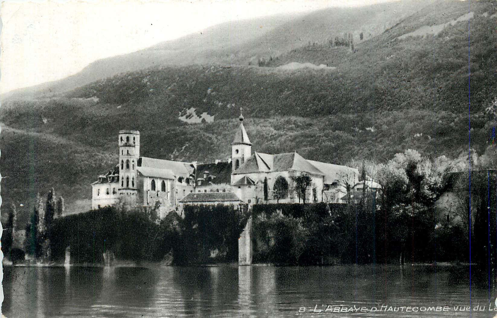 CPM L'Abbaye d'Hautecombe Vue du Lac