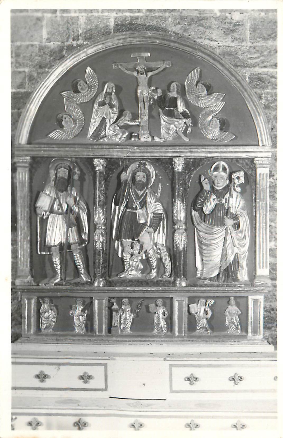 CPM Sollies Ville (Var) L'Eglise Retable du XIIIe Siecle