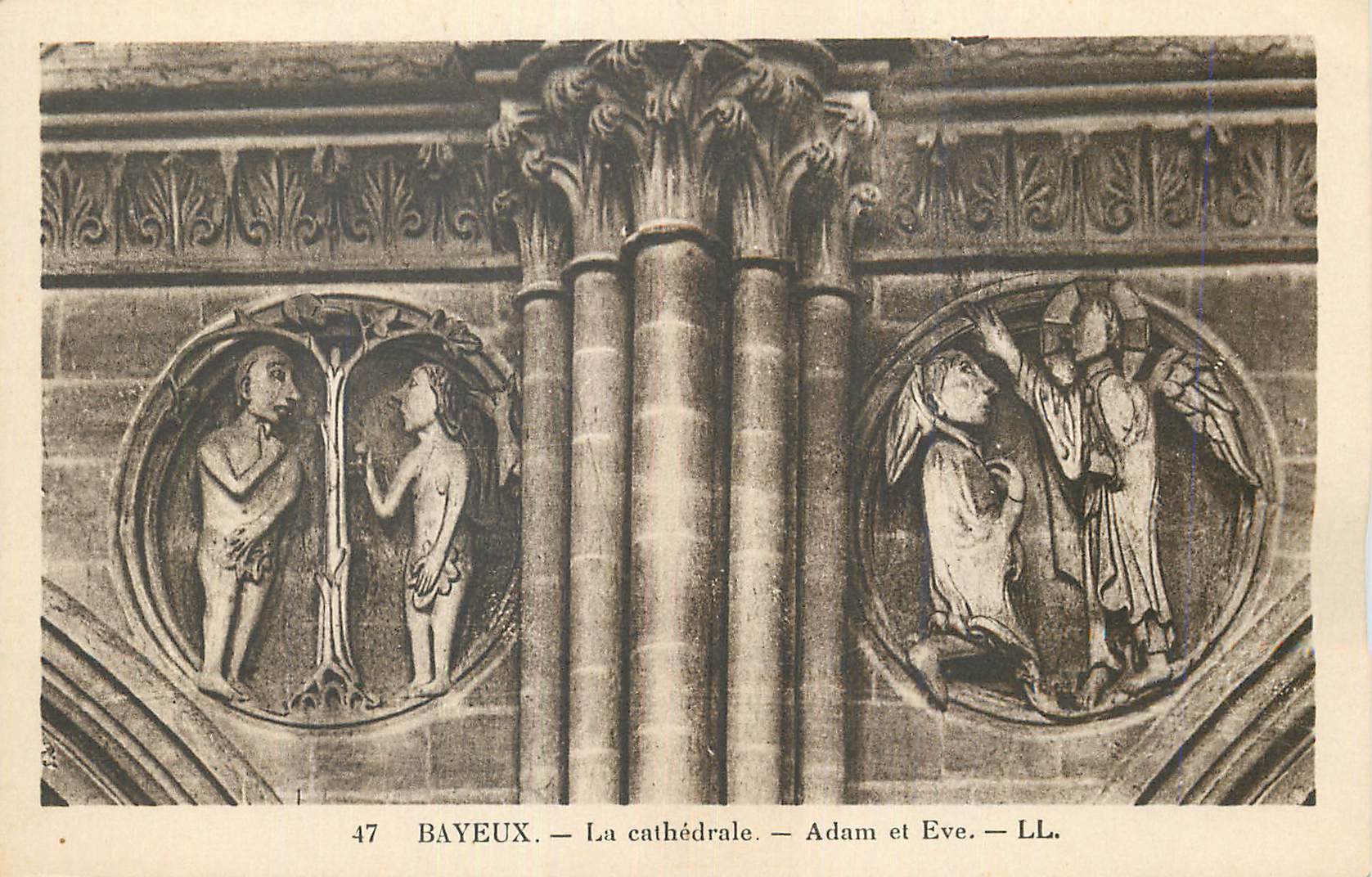 CPA Bayeux La Cathedrale Adam et Eve