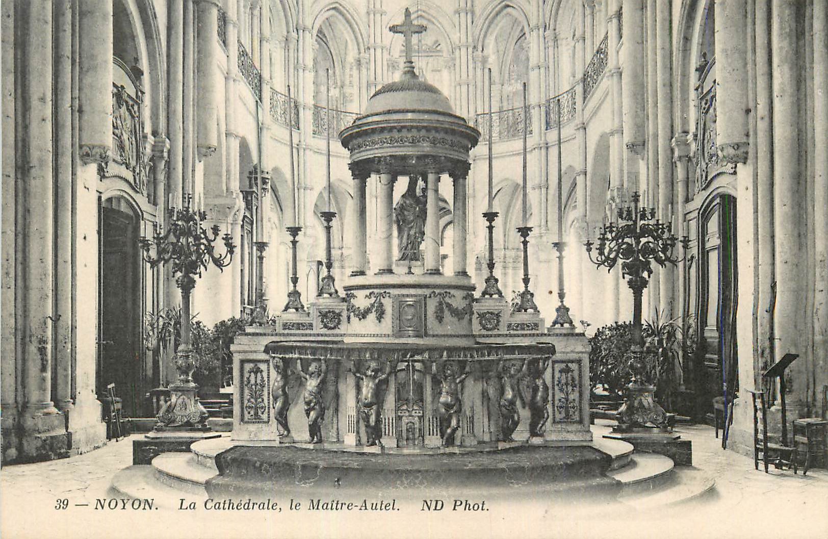 CPA Noyon La Cathedrale Le Maitre Autel