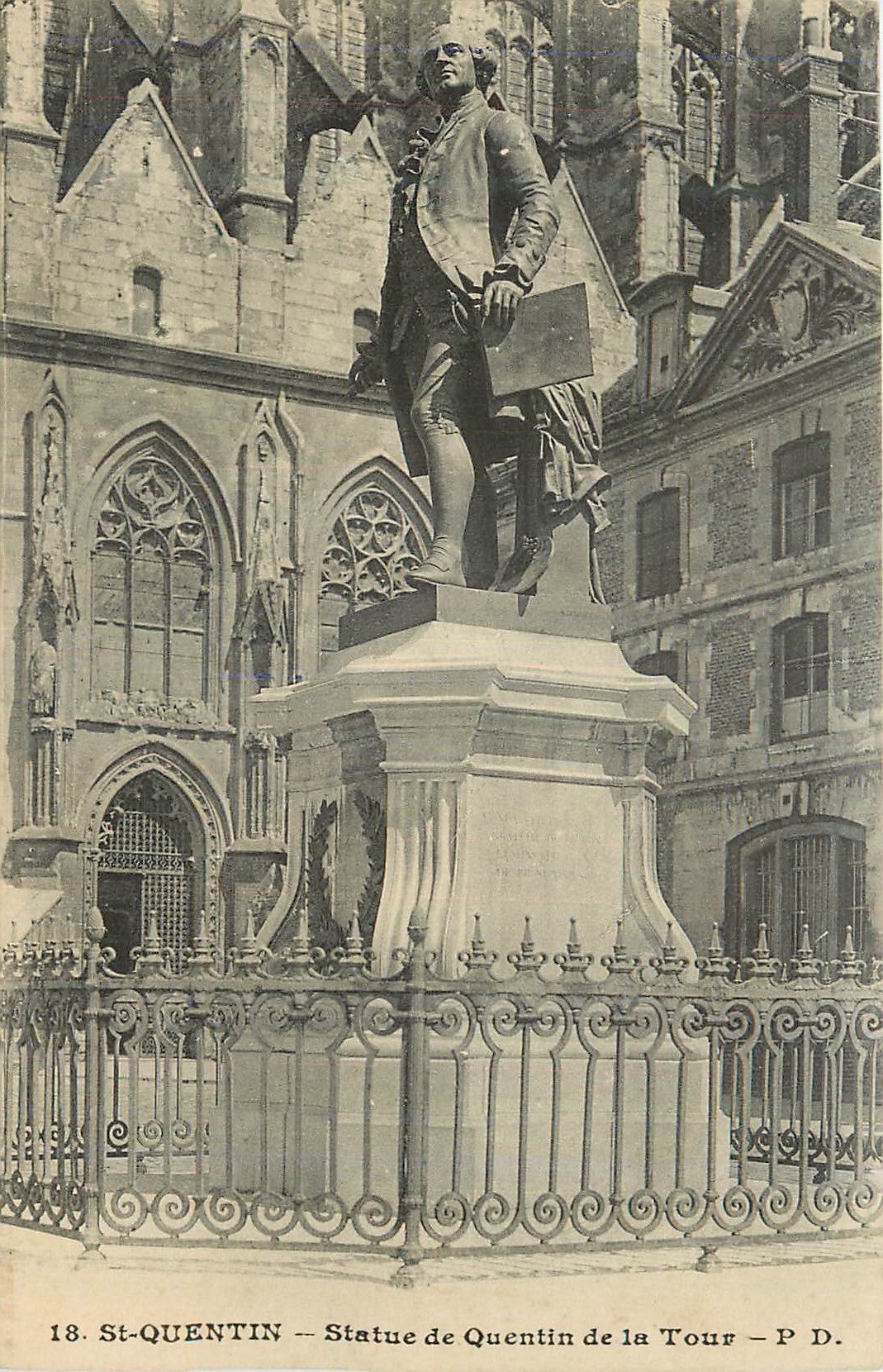 CPA St Quentin Statue de Quentin de la Tour