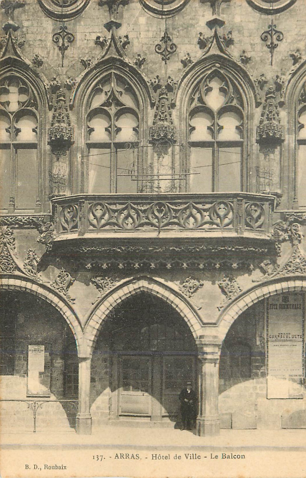 CPA Arras L'Hotel de Ville Le Balcon