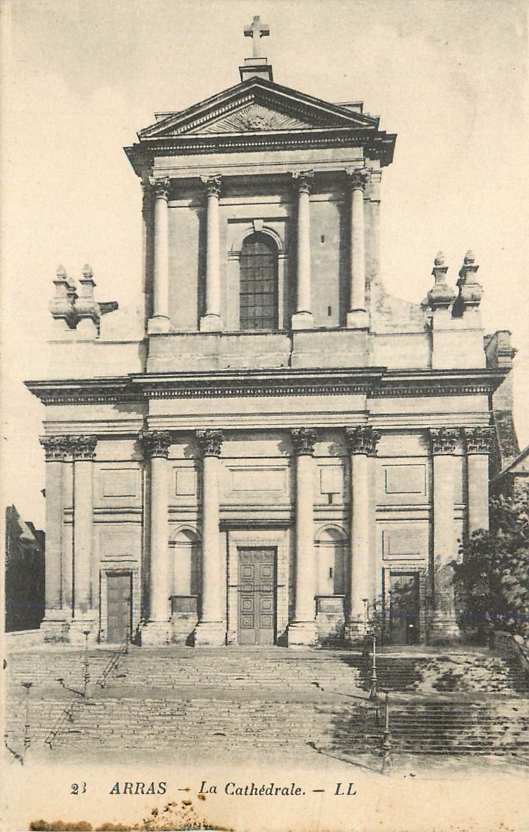 Arras — La Cathédrale — LL