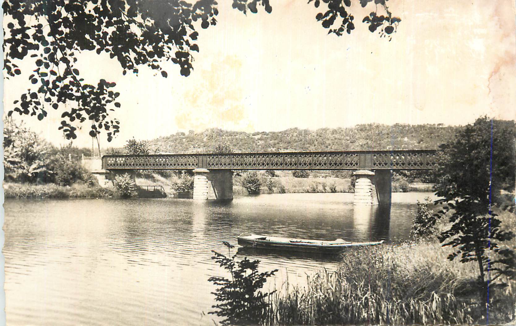 CPM Vermenton (yonne) Les Bords de la Cure