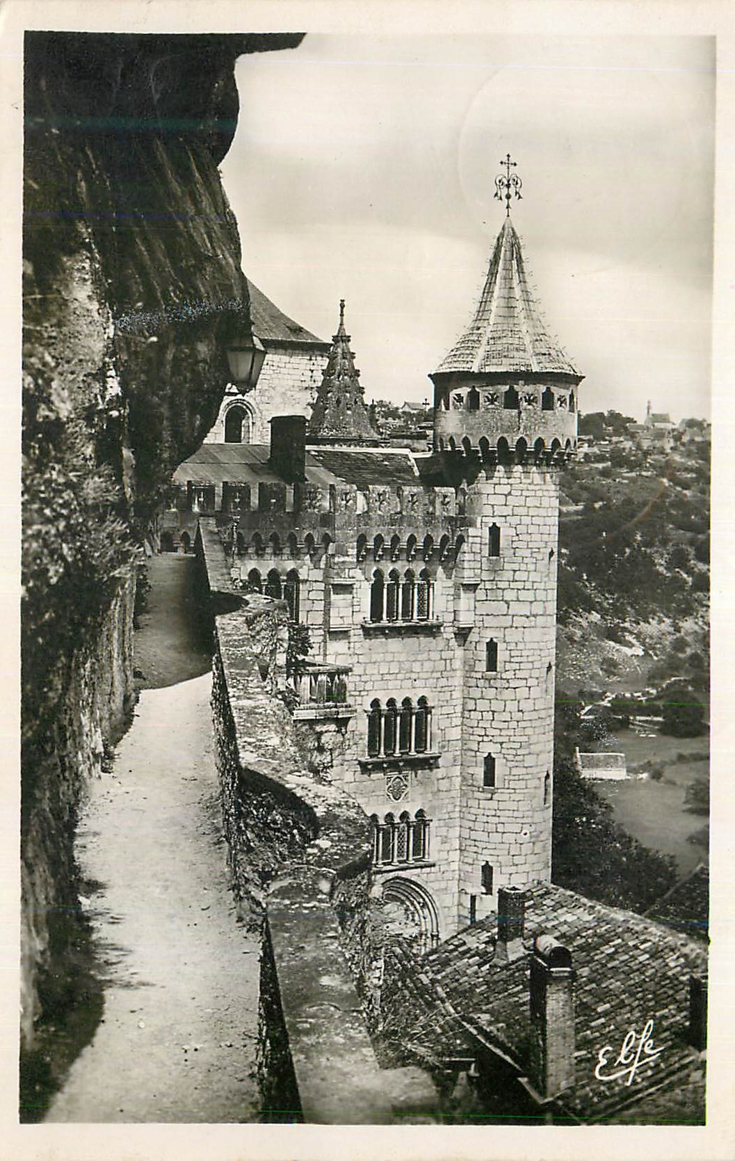 CPM Rocamadour Lot Le Chemin de Rande Vue prise de la Maison de Marie